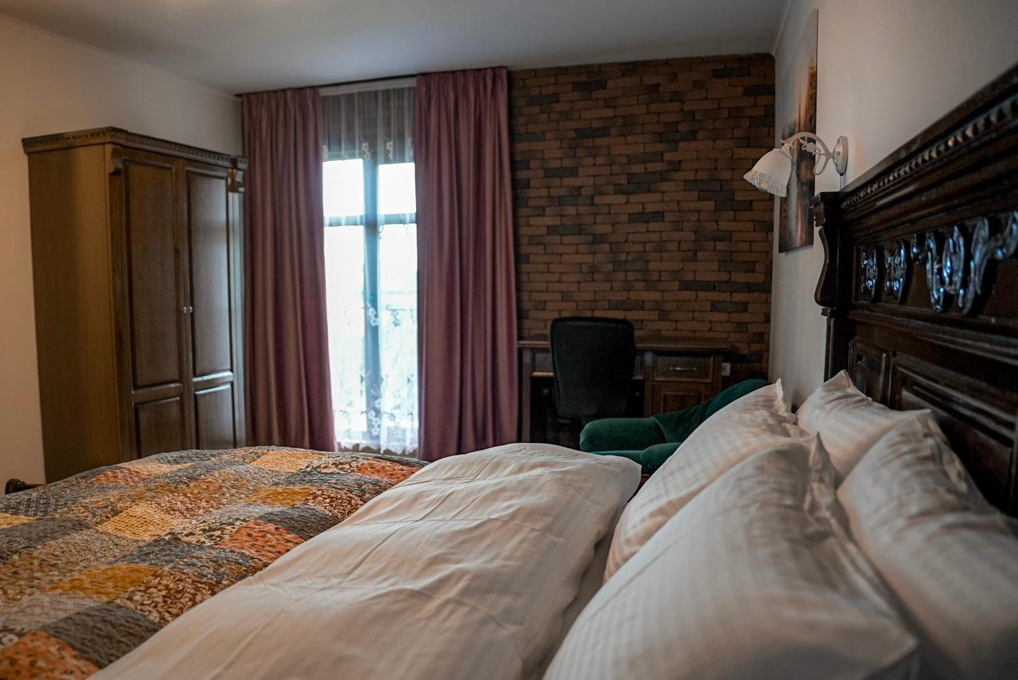 Boutique Marlen Bed & Breakfast Ghimbav Exterior foto